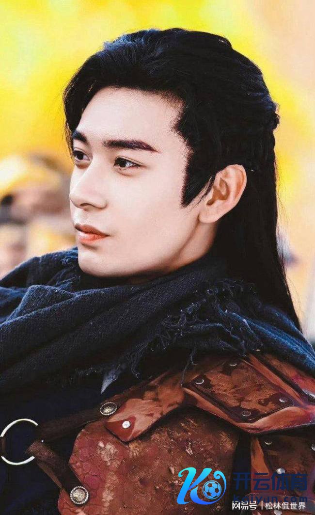 陈星旭老钱味 荧幕男神低调现身机场