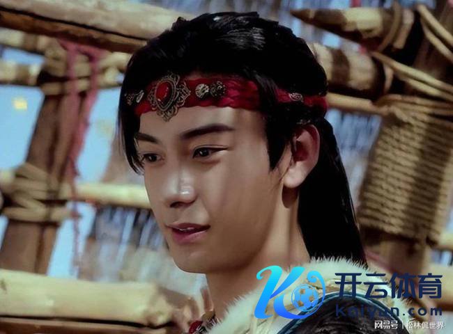 陈星旭老钱味 荧幕男神低调现身机场