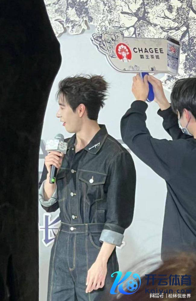 陈星旭老钱味 荧幕男神低调现身机场