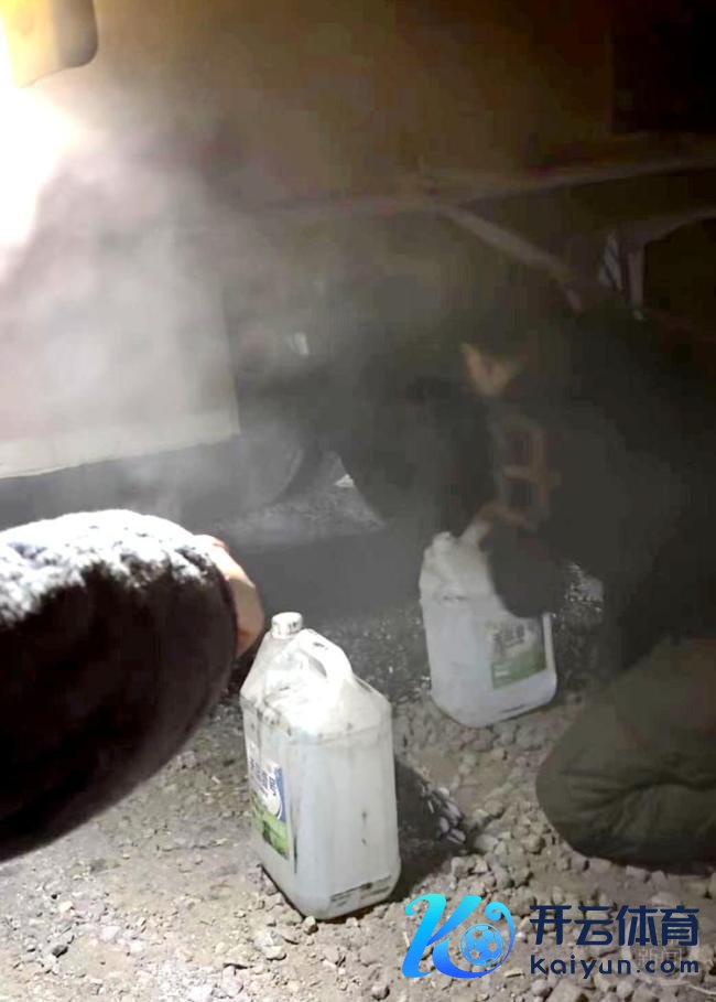 关怀司机修起截停活气货车 5分钟狂追拦停